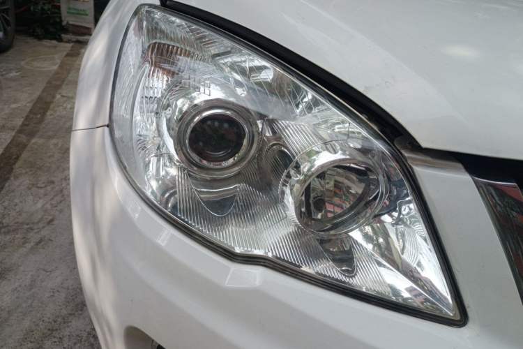 Used Haval H6 2016 Upgraded Model 1.5T Manual Two-Wheel Drive Elite Version Right Front Headlight