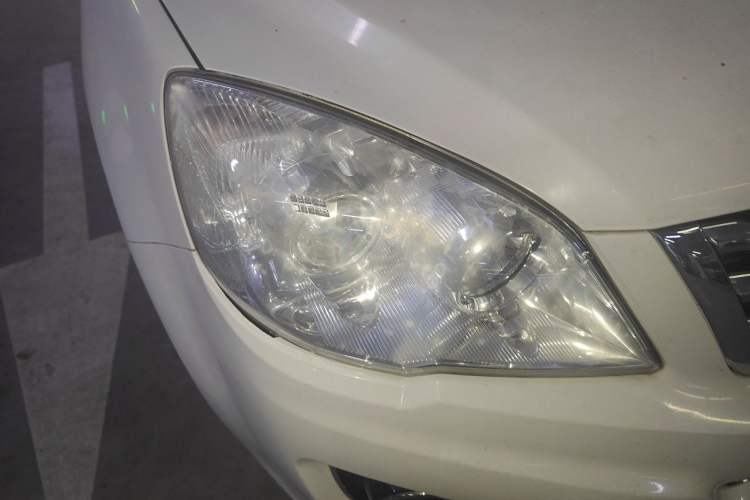 Used Haval H6 2016 Upgraded Model 1.5T Manual Two-Wheel Drive Elite Version Right Front Headlight