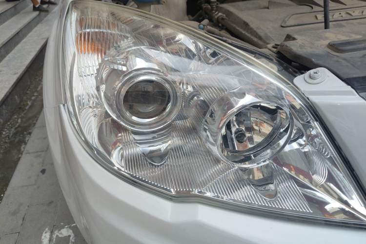 Used Haval H6 2016 Upgraded Model 1.5T Manual Two-Wheel Drive Elite Version Right Front Headlight