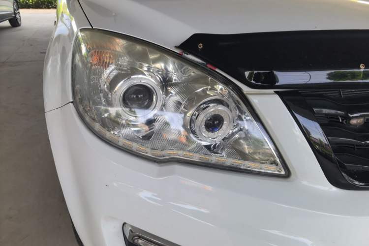 Used Haval H6 2016 Upgraded Model 1.5T Manual Two-Wheel Drive Value Edition Right Front Headlight