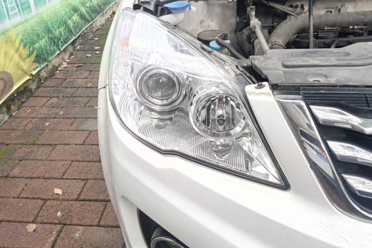 Used Haval H6 2016 Upgraded Model 1.5T Manual Two-Wheel Drive Elite Version Right Front Headlight
