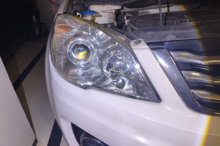 Used Haval H6 2016 Upgraded Model 1.5T Manual Two-Wheel Drive Elite Version Right Front Headlight