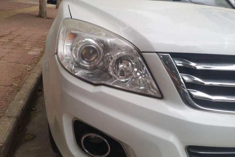 Used Haval H6 2016 Upgraded Model 1.5T Manual Two-Wheel Drive Elite Version Right Front Headlight