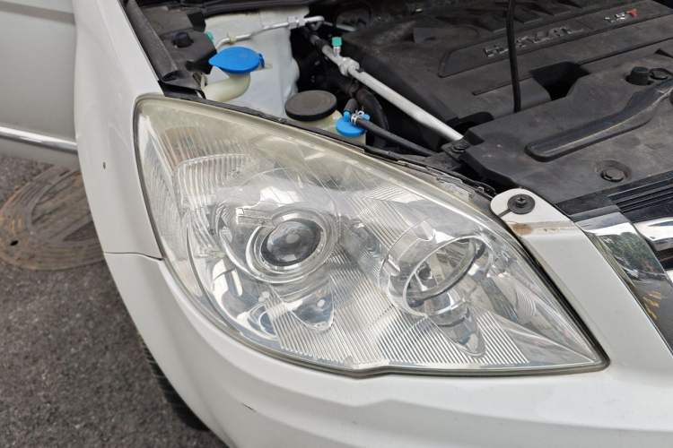 Used Haval H6 2016 Upgraded Model 1.5T Automatic Two-Wheel Drive Elite Version Right Front Headlight