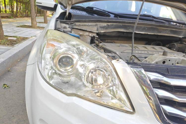 Used Haval H6 2016 Upgraded Model 1.5T Manual Two-Wheel Drive Elite Version Right Front Headlight
