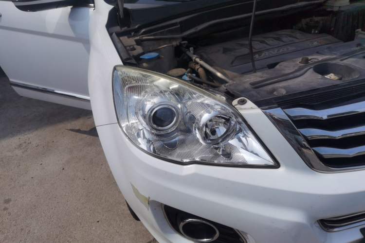 Used Haval H6 2016 Upgraded Model 1.5T Automatic Two-Wheel Drive Elite Version Right Front Headlight