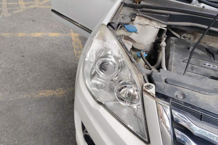 Used Haval H6 2016 Upgraded Model 1.5T Manual Two-Wheel Drive Elite Version Right Front Headlight