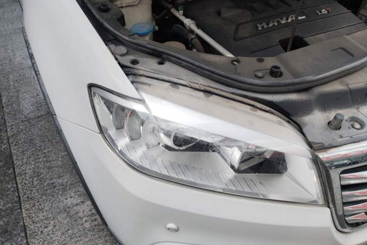 Used Haval H6 2016 Upgraded Model 1.5T Automatic Two-Wheel Drive Elite Version Right Front Headlight