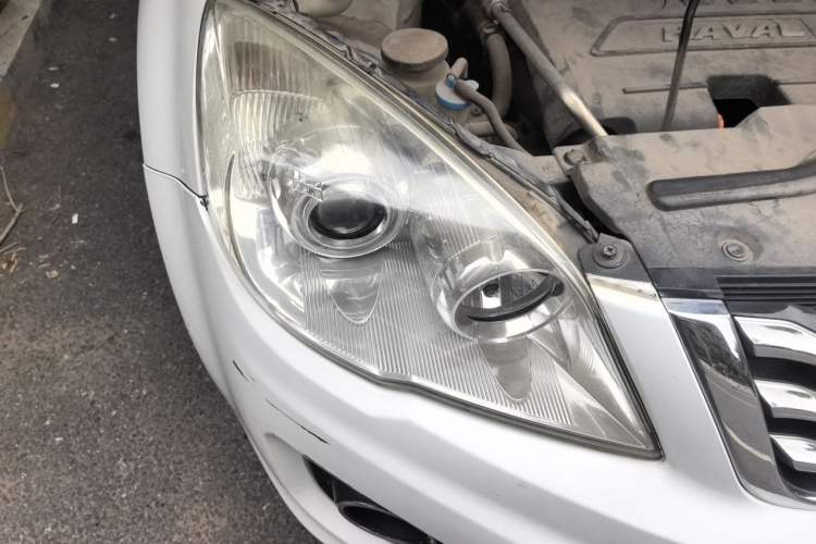 Used Haval H6 2016 Upgraded Model 1.5T Automatic Two-Wheel Drive Elite Version Right Front Headlight