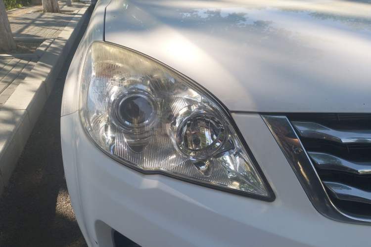 Used Haval H6 2016 Upgraded Model 1.5T Manual Two-Wheel Drive Urban Version Right Front Headlight