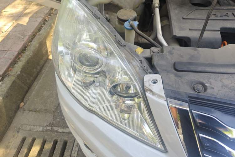 Used Haval H6 2016 Upgraded Model 1.5T Automatic Two-Wheel Drive Elite Version Right Front Headlight