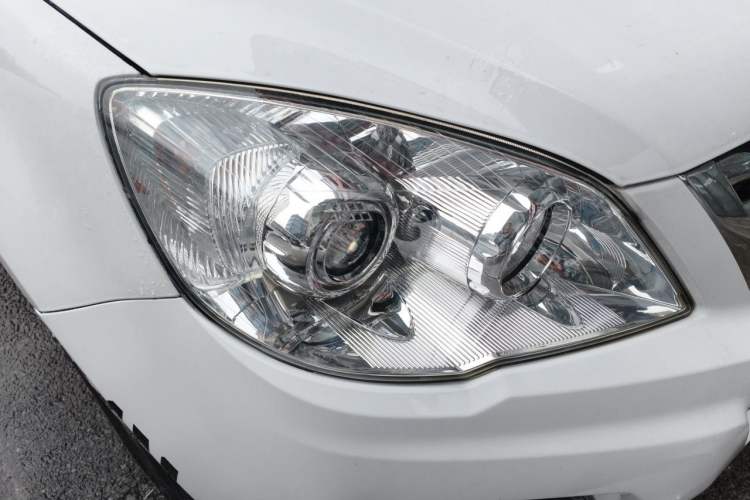 Used Haval H6 2016 Upgraded Model 1.5T Automatic Two-Wheel Drive Elite Version Right Front Headlight