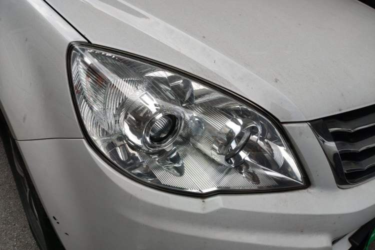 Used Haval H6 2016 Upgraded Model 1.5T Manual Two-Wheel Drive Elite Version Right Front Headlight