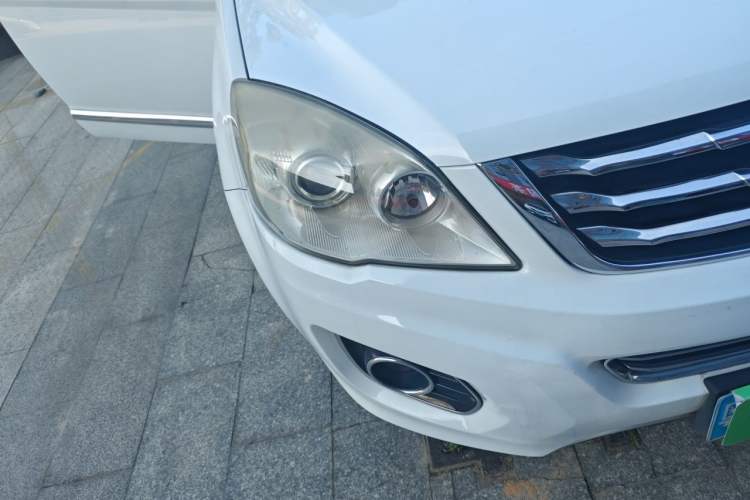 Used Haval H6 2016 Upgraded Model 1.5T Automatic Two-Wheel Drive Elite Version Right Front Headlight