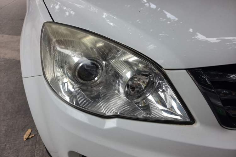Used Haval H6 2016 Upgraded Model 1.5T Manual Two-Wheel Drive Urban Version Right Front Headlight