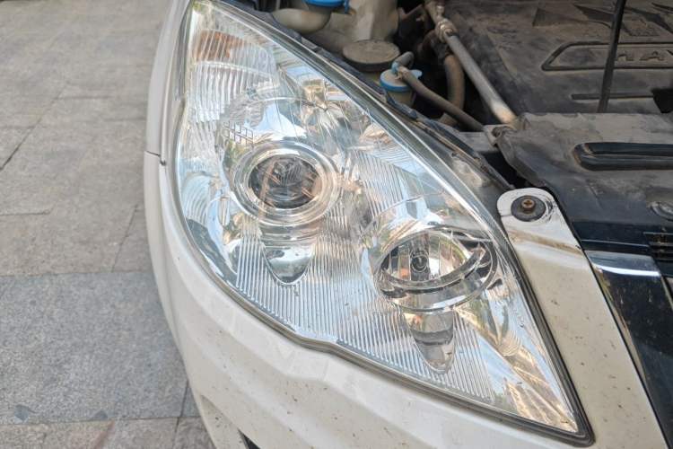 Used Haval H6 2016 Upgraded Model 1.5T Manual Two-Wheel Drive Elite Version Right Front Headlight