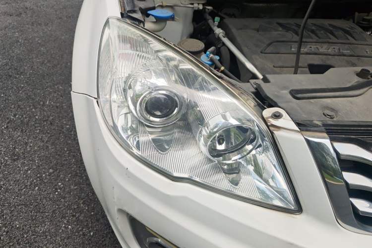 Used Haval H6 2016 Upgraded Model 1.5T Automatic Two-Wheel Drive Elite Version Right Front Headlight