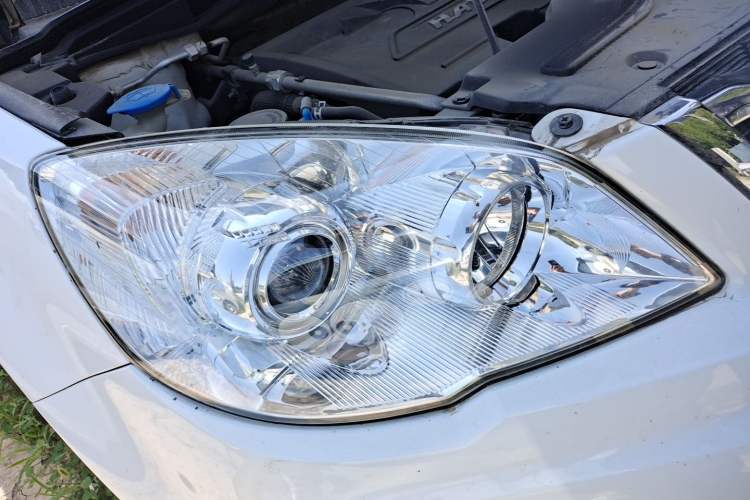 Used Haval H6 2016 Upgraded Model 1.5T Manual Two-Wheel Drive Elite Version Right Front Headlight