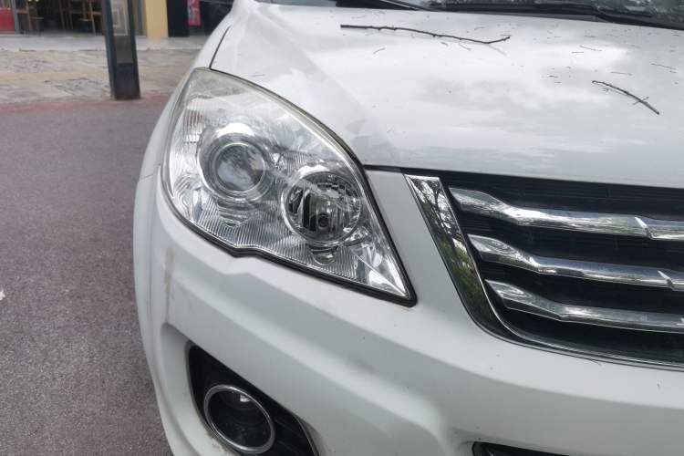 Used Haval H6 2016 Upgraded Model 1.5T Manual Two-Wheel Drive Elite Version Right Front Headlight