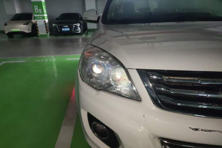 Used Haval H6 2016 Upgraded Model 1.5T Automatic Two-Wheel Drive Elite Version Right Front Headlight