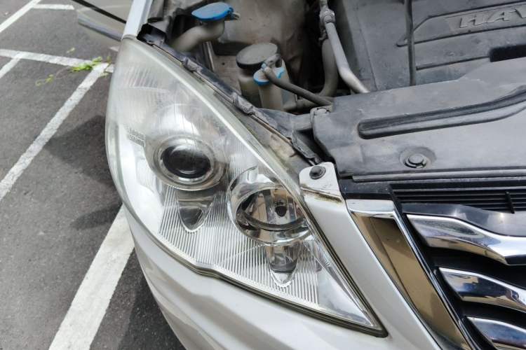 Used Haval H6 2016 Upgraded Model 1.5T Manual Two-Wheel Drive Elite Version Right Front Headlight