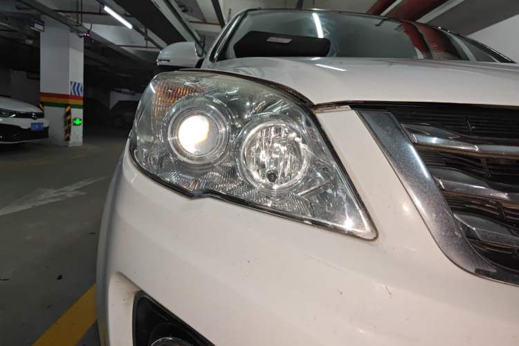Used Haval H6 2016 Upgraded Model 1.5T Manual Two-Wheel Drive Elite Version Right Front Headlight