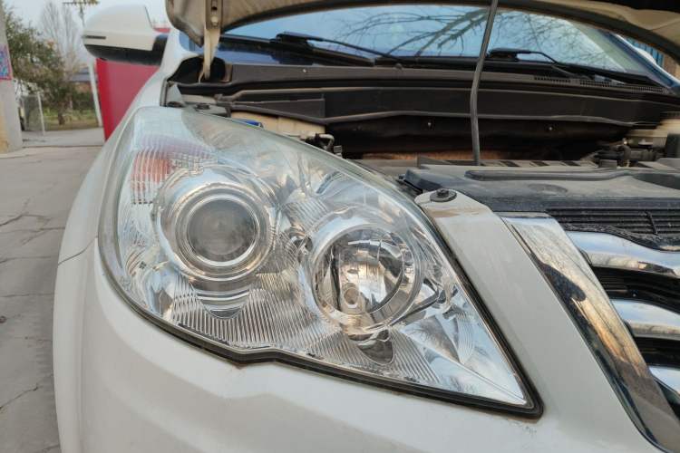 Used Haval H6 2016 Upgraded Model 1.5T Manual Two-Wheel Drive Elite Version Right Front Headlight
