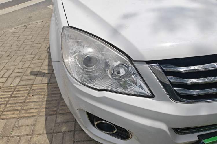 Used Haval H6 2016 Upgraded Model 1.5T Manual Two-Wheel Drive Elite Version Right Front Headlight