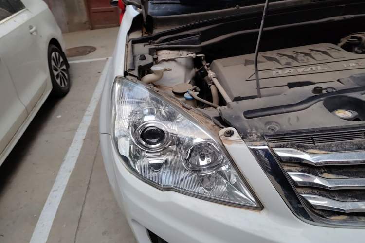 Used Haval H6 2016 Upgraded Model 1.5T Manual Two-Wheel Drive Elite Version Right Front Headlight
