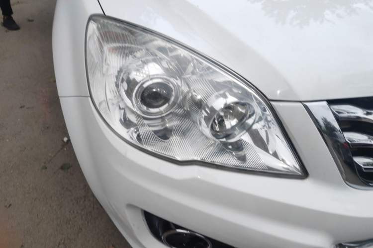 Used Haval H6 2016 Upgraded Model 1.5T Automatic Two-Wheel Drive Elite Version Right Front Headlight