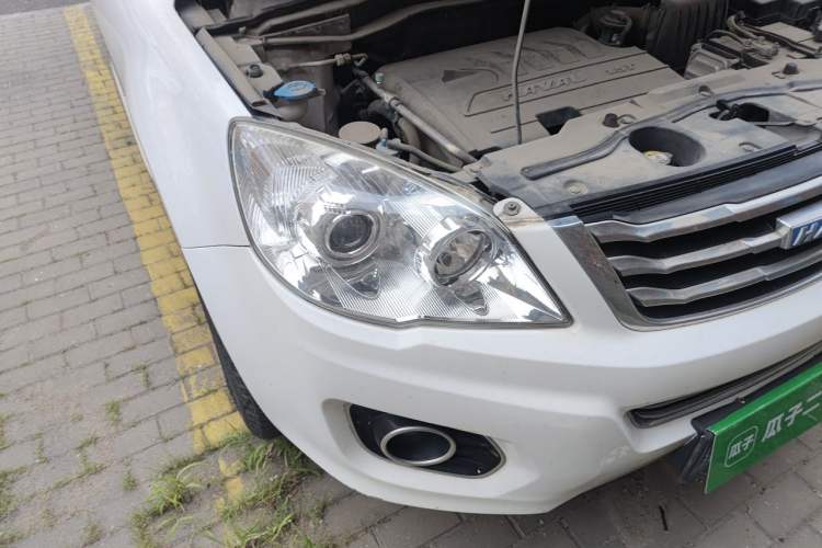 Used Haval H6 2016 Upgraded Model 1.5T Automatic Two-Wheel Drive Elite Version Right Front Headlight