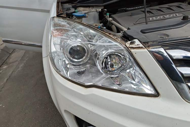 Used Haval H6 2016 Upgraded Model 1.5T Manual Two-Wheel Drive Elite Version Right Front Headlight