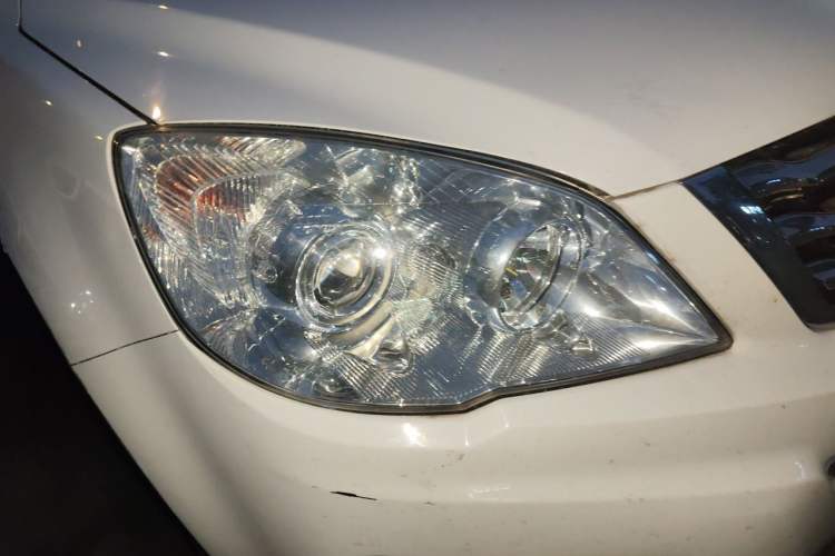 Used Haval H6 2016 Upgraded Model 1.5T Automatic Two-Wheel Drive Elite Version Right Front Headlight