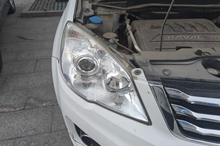 Used Haval H6 2016 Upgraded Model 1.5T Automatic Two-Wheel Drive Elite Version Right Front Headlight