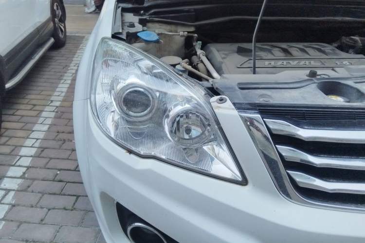 Used Haval H6 2016 Upgraded Model 1.5T Automatic Two-Wheel Drive Prestige Version Right Front Headlight