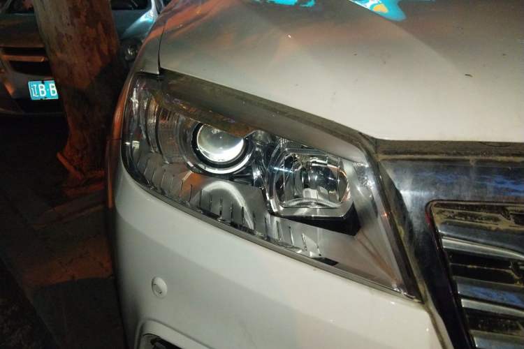 Used Haval H6 2016 Upgraded Model 1.5T Automatic Two-Wheel Drive Elite Version Right Front Headlight