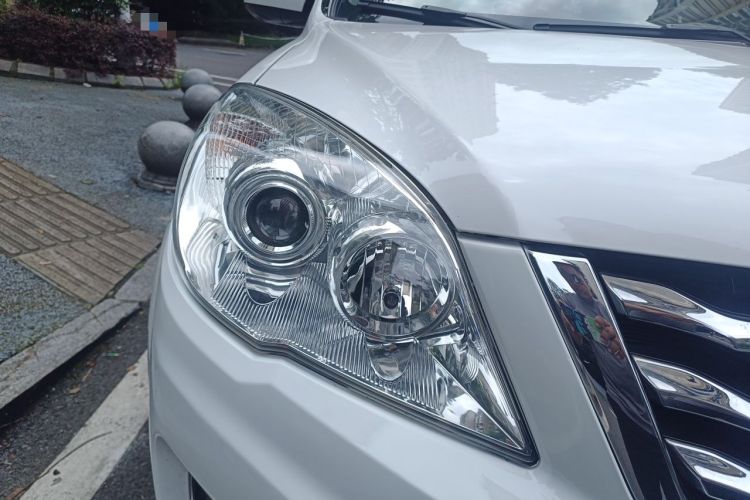 Used Haval H6 2016 Upgraded Model 1.5T Automatic Two-Wheel Drive Elite Version Right Front Headlight