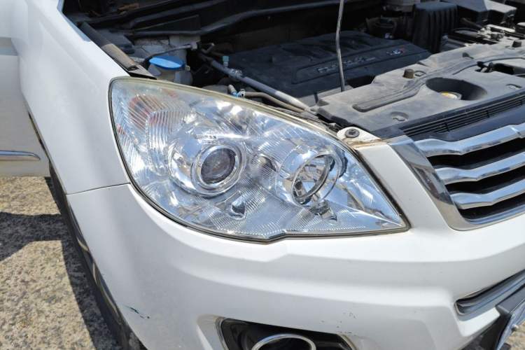 Used Haval H6 2016 Upgraded Model 1.5T Automatic Two-Wheel Drive Elite Version Right Front Headlight