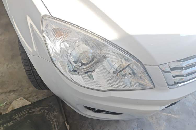 Used Haval H6 2016 Upgraded Model 1.5T Manual Two-Wheel Drive Elite Version Right Front Headlight