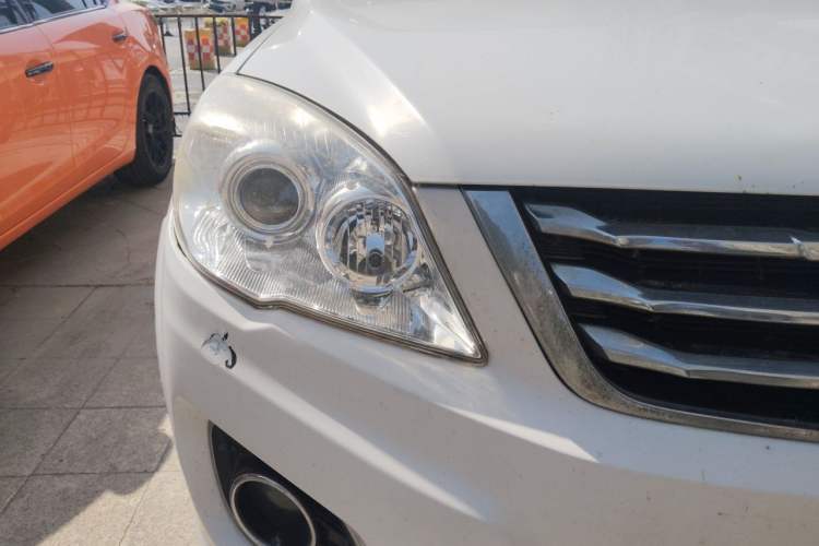 Used Haval H6 2016 Upgraded Model 1.5T Manual Two-Wheel Drive Elite Version Right Front Headlight