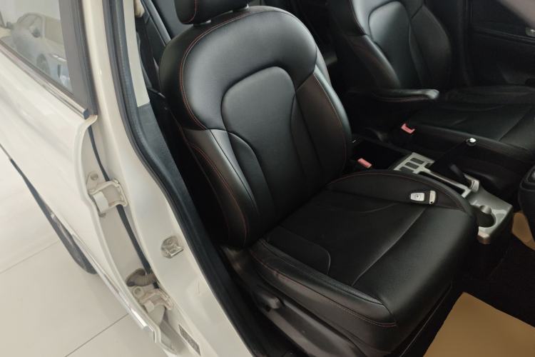 Used Haval H6 2016 Upgraded Model 1.5T Manual Two-Wheel Drive Elite Version Right Front Seat