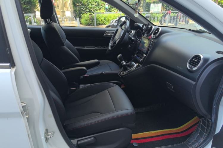 Used Haval H6 2016 Upgraded Model 1.5T Manual Two-Wheel Drive Elite Version Right Front Seat