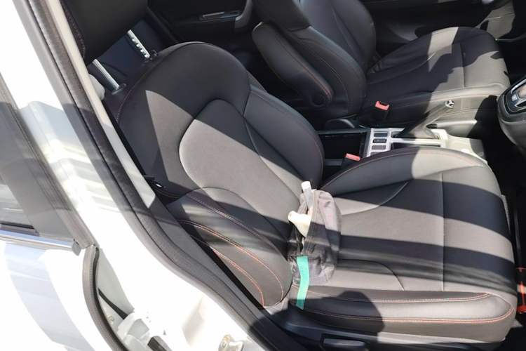 Used Haval H6 2016 Upgraded Model 1.5T Automatic Two-Wheel Drive Elite Version Right Front Seat
