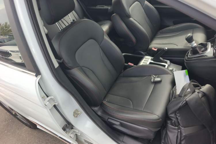 Used Haval H6 2016 Upgraded Model 1.5T Manual Two-Wheel Drive Elite Version Right Front Seat