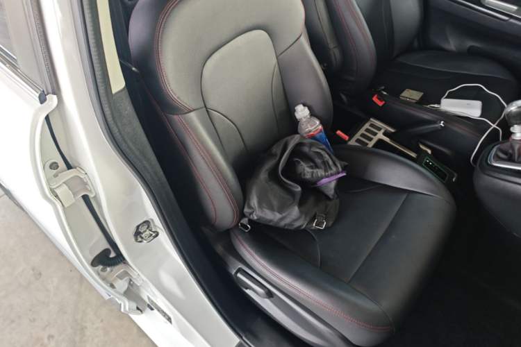 Used Haval H6 2016 Upgraded Model 1.5T Manual Two-Wheel Drive Value Edition Right Front Seat
