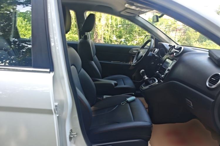 Used Haval H6 2016 Upgraded Model 1.5T Manual Two-Wheel Drive Urban Version Right Front Seat