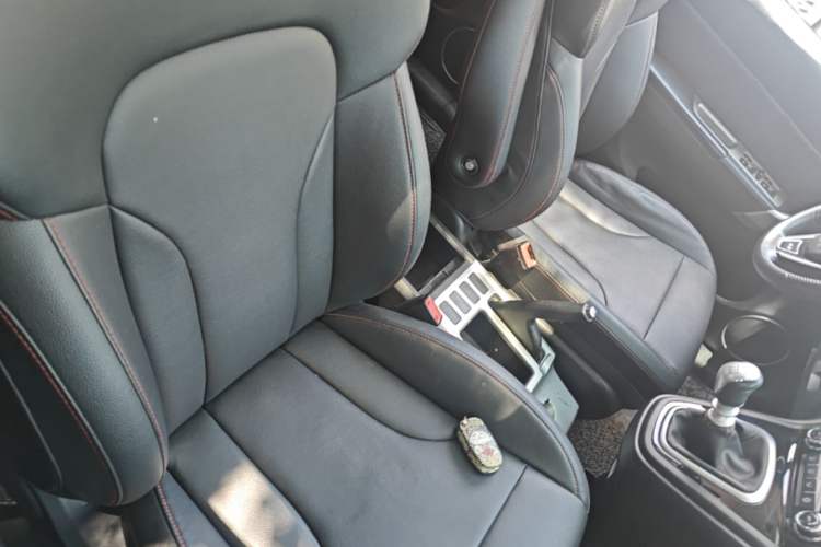 Used Haval H6 2016 Upgraded Model 1.5T Manual Two-Wheel Drive Urban Version Right Front Seat