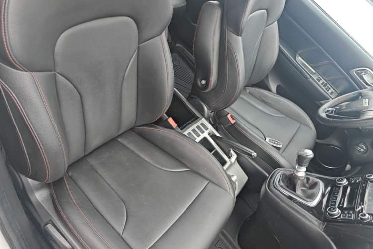 Used Haval H6 2016 Upgraded Model 1.5T Manual Two-Wheel Drive Urban Version Right Front Seat
