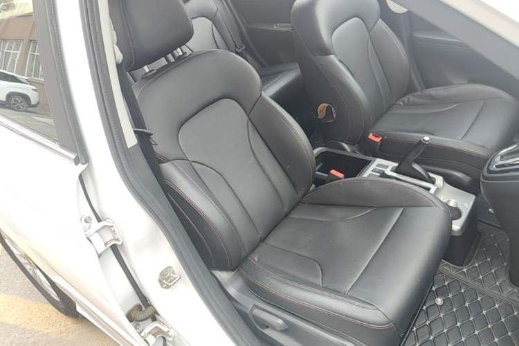Used Haval H6 2016 Upgraded Model 1.5T Automatic Two-Wheel Drive Elite Version Right Front Seat