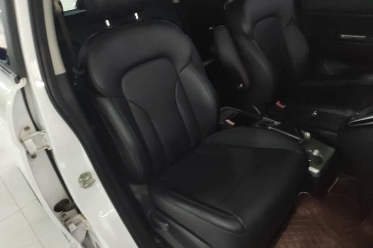 Used Haval H6 2016 Upgraded Model 1.5T Automatic Two-Wheel Drive Elite Version Right Front Seat
